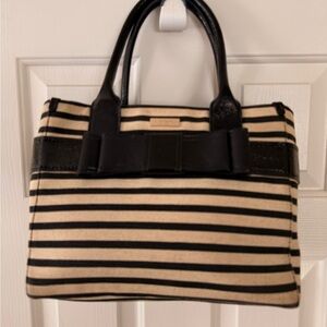 Kate Spade New York Villabella
Fabric Quinn Bag black / natural striped
